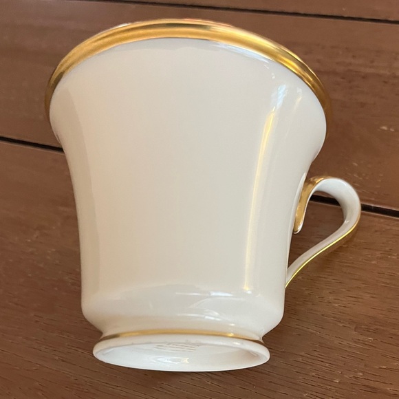 Lenox Eternal Tea Cup & Saucer Set. Condition: Mint - Picture 2 of 5